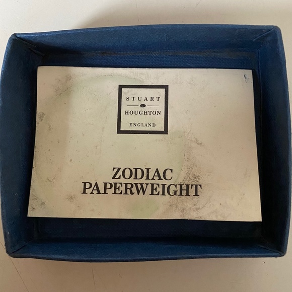 Stuart Houghton I AQUARIUS I Zodiac Paperweight - Picture 8 of 16